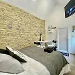 Διαμέρισμα Bed In The - - Historical Center